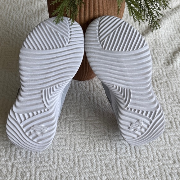 NWOT Skechers Shimmering Gray Sneakers - Picture 8 of 8